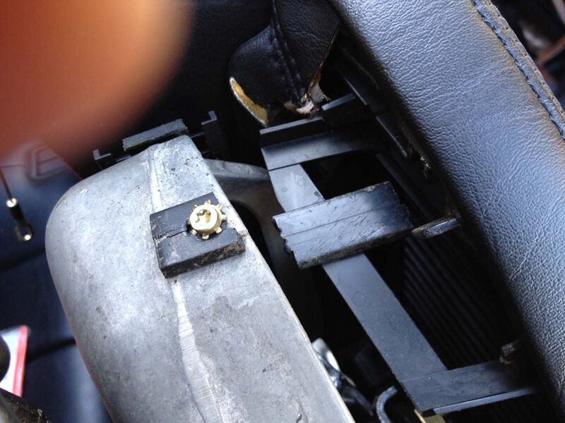 Datei:Halter an Gurtverkleidung Bild (4).jpg