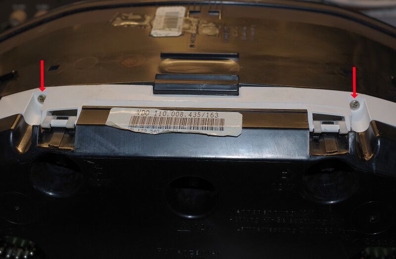 Datei:Bild 1 Schrauben Rückseite oben.jpg