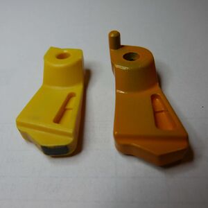 Lichtschalter im Kofferraum reparieren - 2 Vergleich defekter und neuer Mitnehmer Rückansicht