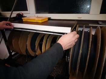 Motorkabelbaum Die Größe des Schutzschlauches wird ermittelt und dieser dann passend abgelängt.