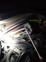 Die Unterdruckleitungen lassen sich leicht mit einem 7er Gabelschlüssel aushebeln.