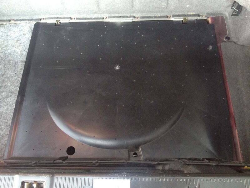 Datei:01 Abdeckung Ersatzrad.jpg