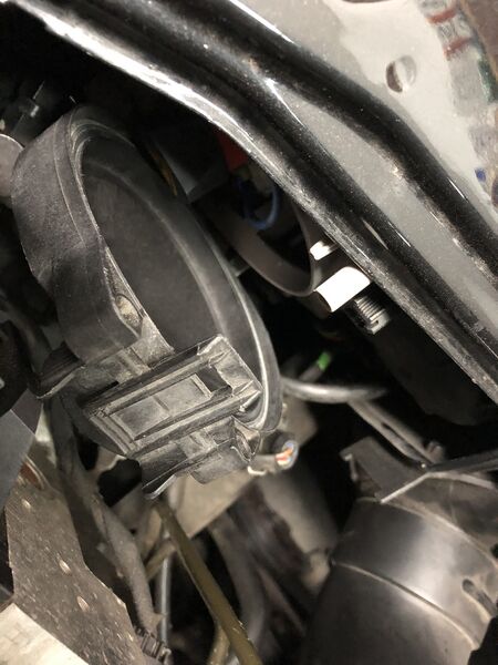 Datei:01 Scheinwerfer ohne Plastikabdeckung b.jpg