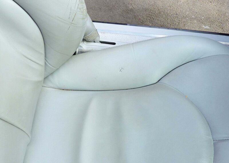 Datei:Lederpflege Sitz-vorher-002.jpg