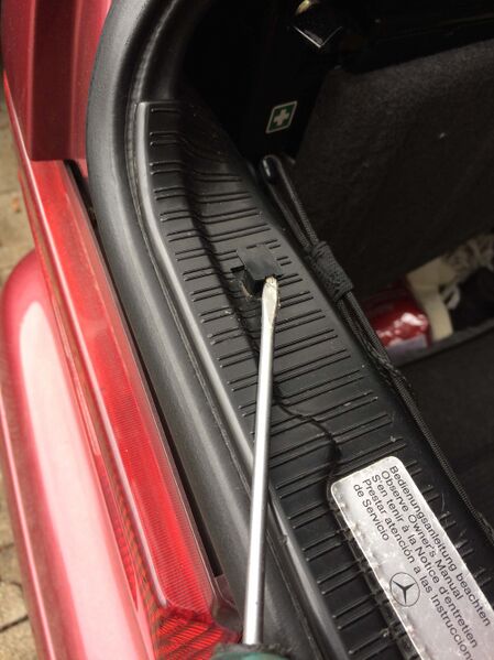 Datei:01 Ladekante links.jpg