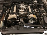 Motor ohne Luftfiltergehäuse und Verkleidungen