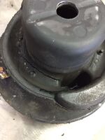 Bild (2) Risse im Gummilager