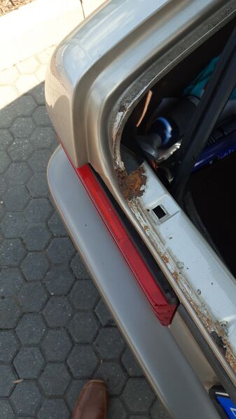 Datei:KofferraumKanteRost (2).jpg