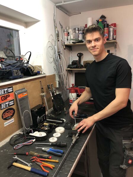 Datei:Antennen reparatur (4).jpg