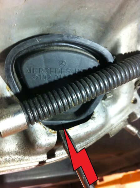 Datei:01 Loch zum Wandlergehäuse.jpg