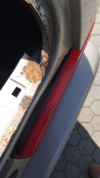 Datei:KofferraumKanteRost (3).jpg