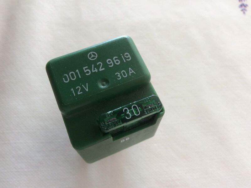 Datei:02 Relais Kraftstoffpumpe.jpg