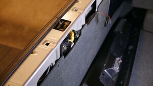 Lichtschalter im Kofferraum reparieren - Bild 4 Schutzabdeckung ausgebaut