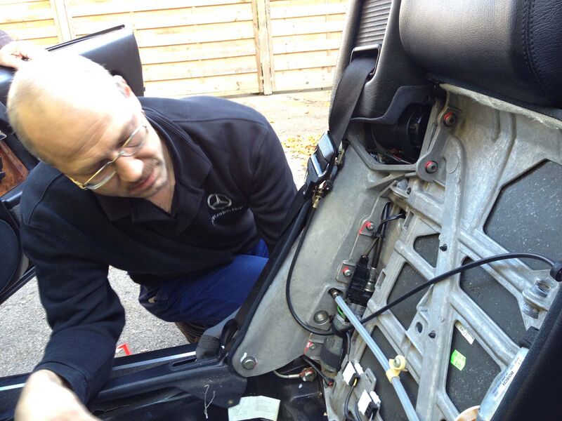 Datei:Halter an Gurtverkleidung Bild (2).jpg