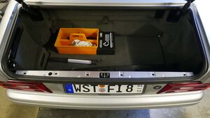 Lichtschalter im Kofferraum reparieren - 3 Ausbau Schutzabdeckung