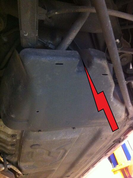 Datei:Abdeckung Kraftstoffpumpenpaket.jpg