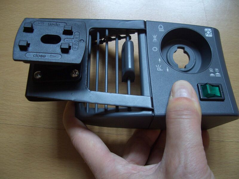 Datei:Navi-Halterung - Bild10 beide Blenden.jpg