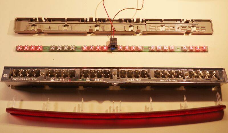 Datei:LED-Bremsleuchte zerlegt.jpg