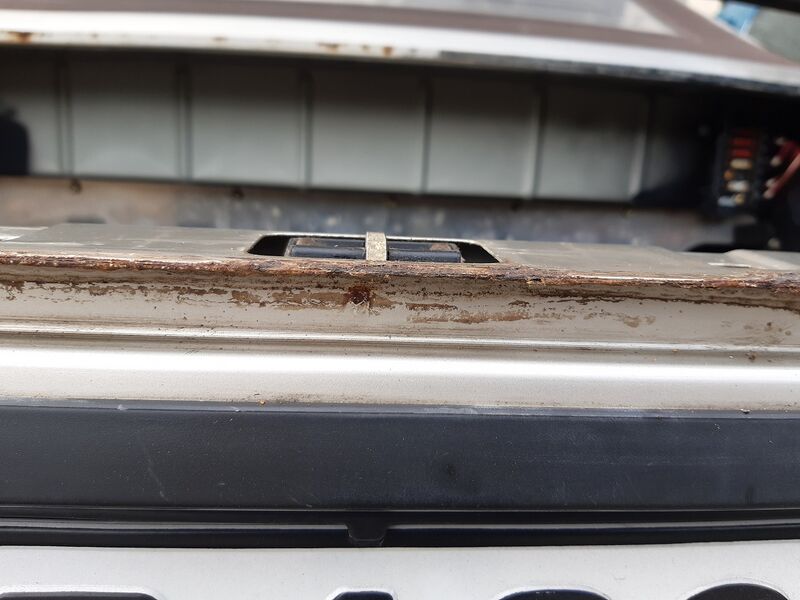 Datei:KofferraumKanteRost (4).jpg